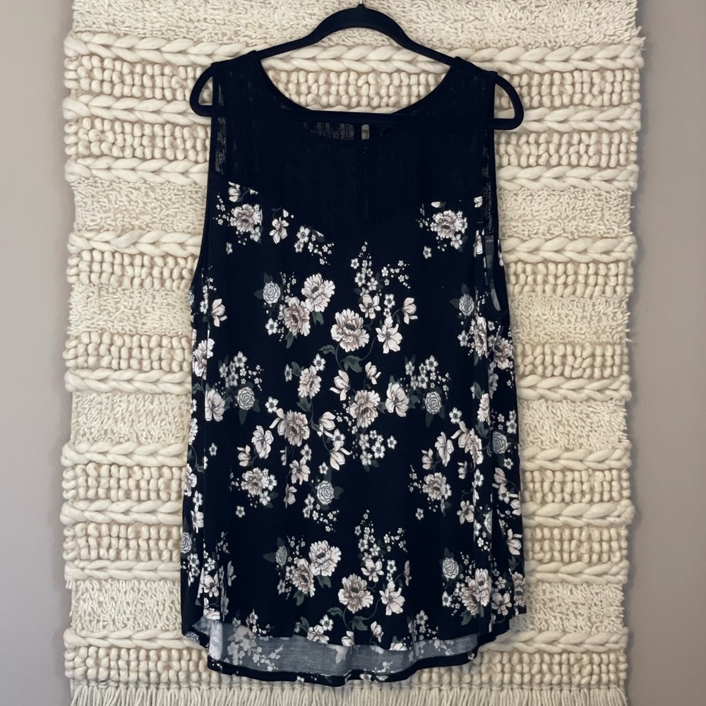 Torrid floral tank. Gently loved GUC. Size 4 or 26